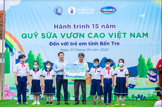 Quỹ[-]sữa[-]Vươn[-]cao[-]Việt[-]Nam[-]và[-]Vinamilk[-]chính[-]thức[-]khởi[-]động[-]hành[-]trình[-]trao[-]1,9[-]triệu[-]ly[-]sữa[-]cho[-]trẻ[-]em[-]năm[-]2022